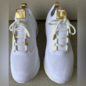 POTUS 45 - Trump Shoes 1st Limited Run White Size M 9 / W 10.5 NIB w/Trump Card